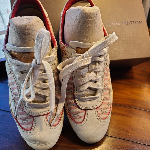Authentic LV tennis shoes. Very good condition. - Picture 4 of 6